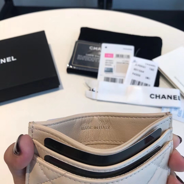 シャネル財布全体デザイン